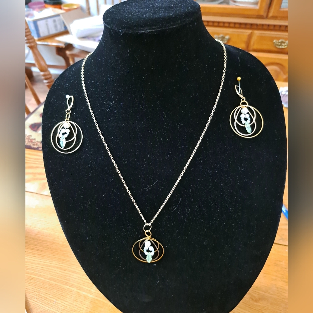 Elegant Gold and Light Green Glass Leafs Necklace and Earring Set